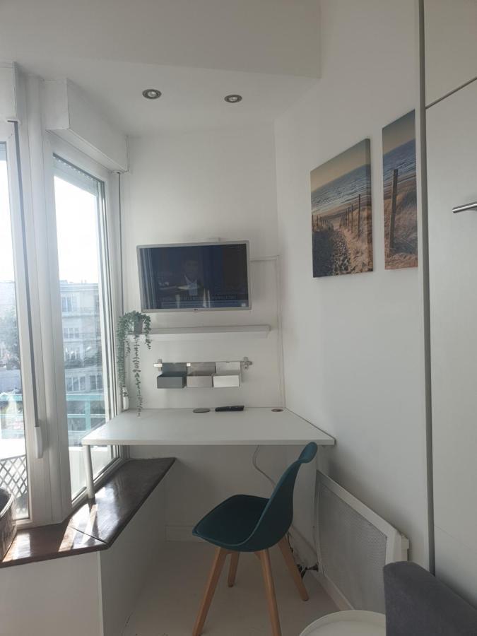 Studio Vue Mer Au Coeur De Malo Les Bains Pieds Dans L Eau Dunkirk Exterior photo