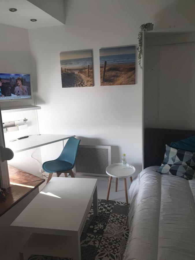 Studio Vue Mer Au Coeur De Malo Les Bains Pieds Dans L Eau Dunkirk Exterior photo