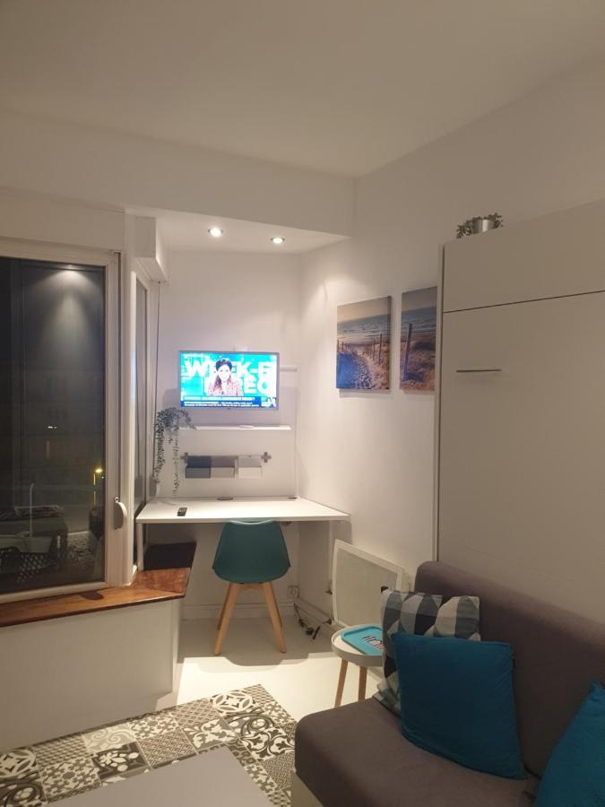 Studio Vue Mer Au Coeur De Malo Les Bains Pieds Dans L Eau Dunkirk Exterior photo
