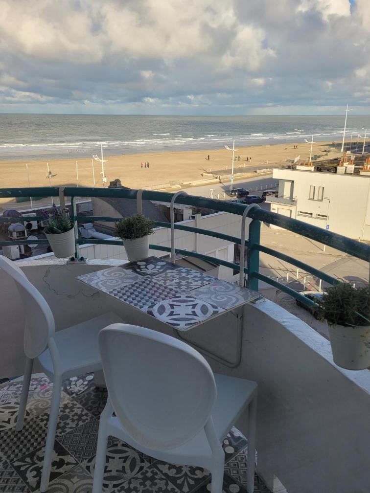 Studio Vue Mer Au Coeur De Malo Les Bains Pieds Dans L Eau Dunkirk Exterior photo
